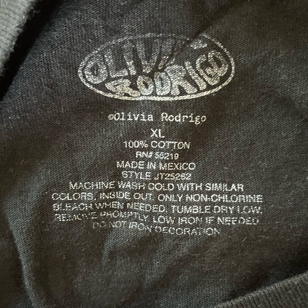 Olivia Rodrigo Concert Tee Shirt Sour Tour Merch Black with Photo Graphic XL - Picture 2 of 6